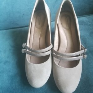 Suade round toe heels